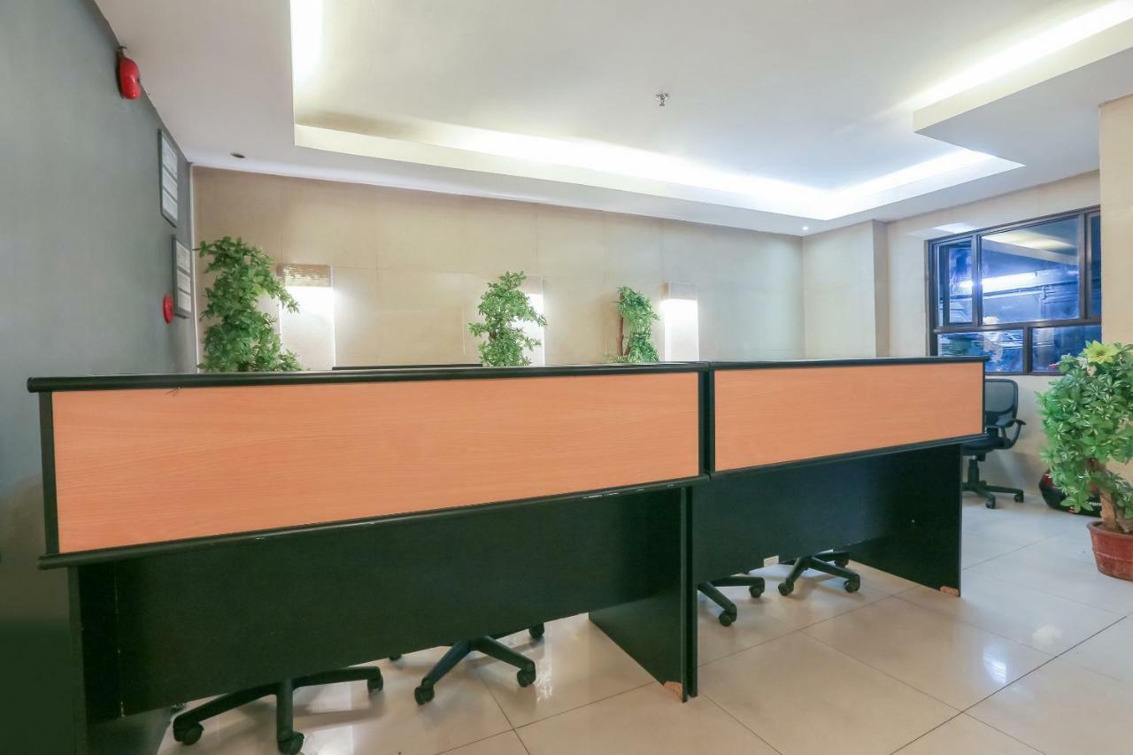Hotel Oyo 226 The Orchard Tower Manila Exterior foto